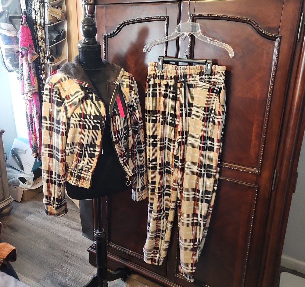 Chic Plaid Women's Track Pants & Jacket Set..polyester And Cotton